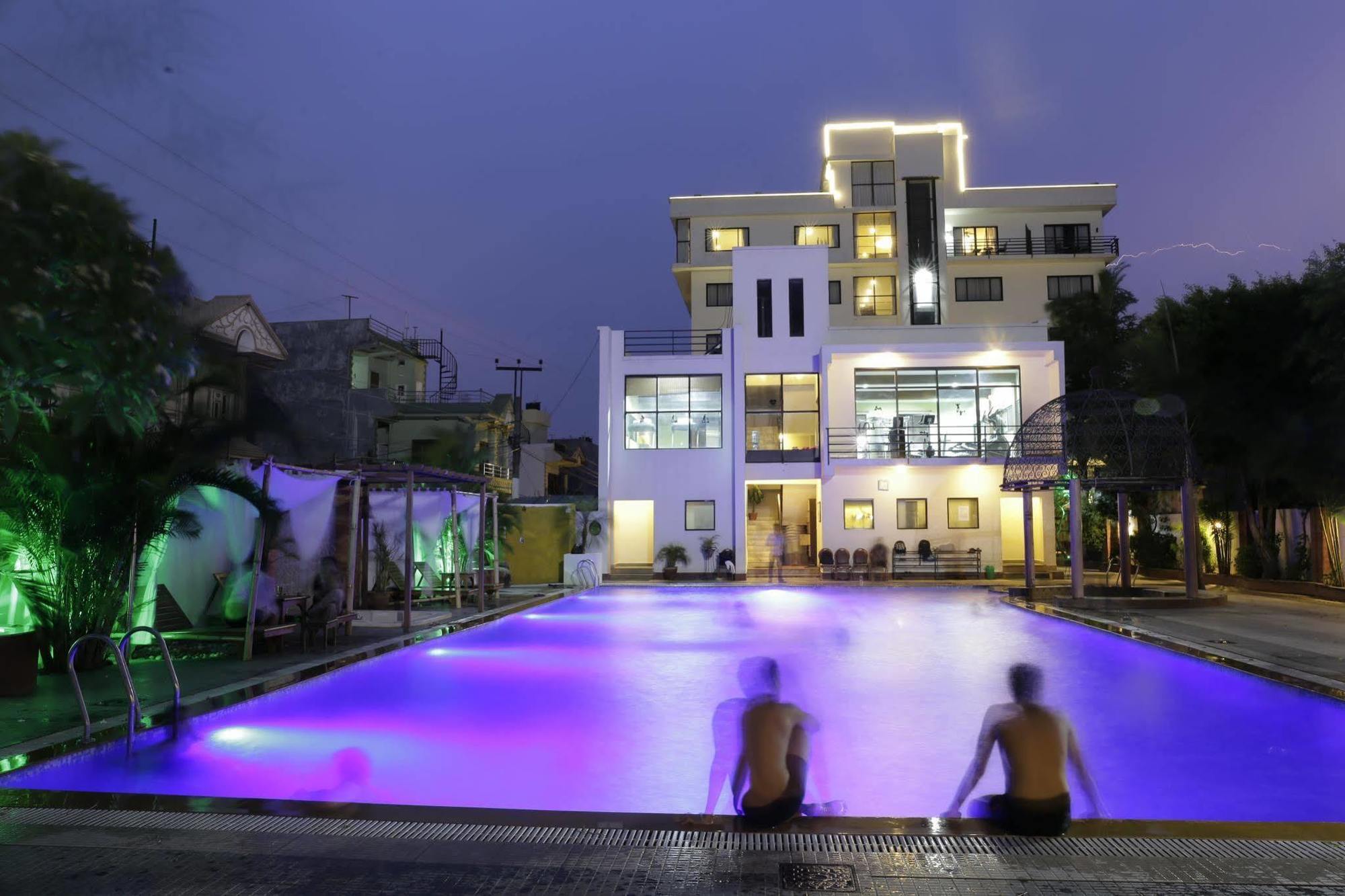 Club Denovo Hotel Butwal Luaran gambar